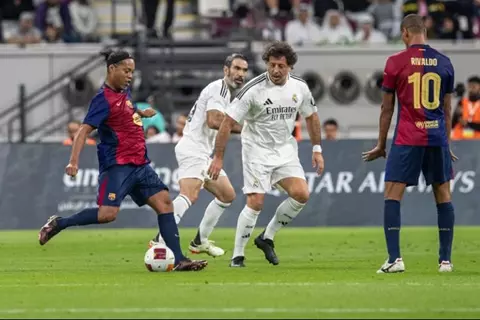  من قلب الدوحة.. برشلونة يهزم ريال مدريد ويتوج بكأس الأساطير (فيديو)